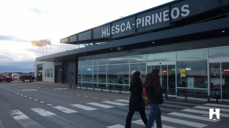 Huesca Suena profundiza en las gestiones para dotar de contenido al aeropuerto Huesca-Pirineos